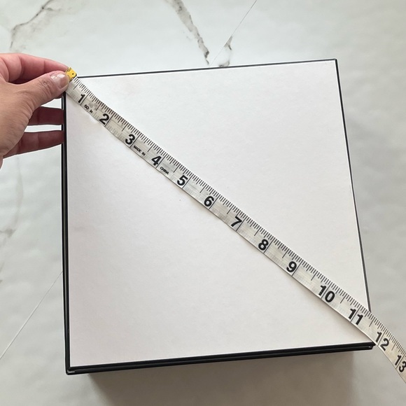 Chanel Gift Box - Picture 3 of 10